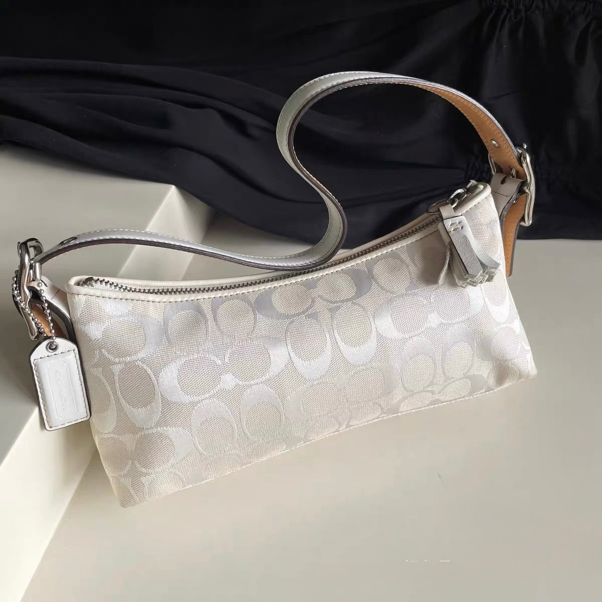 Vintage Y2K Coach Baguette (Shoulder Bag) in white